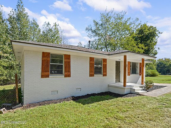 3rd image of 286 Tucker Rd