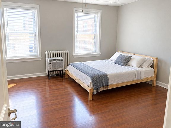 5th image of 125 N 15th St APT 2