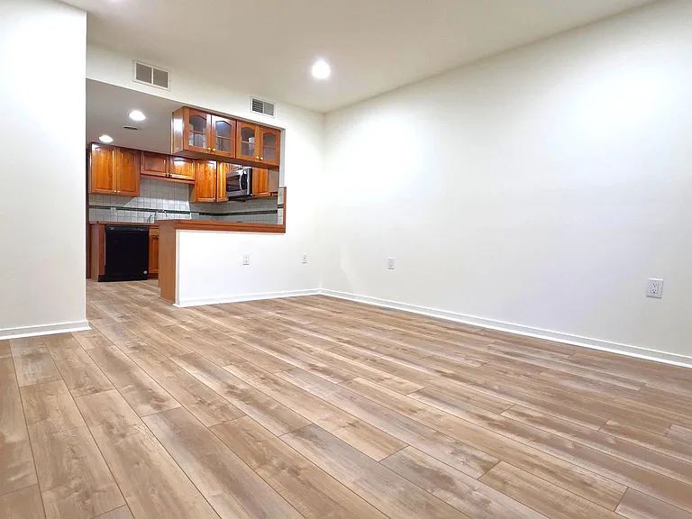 25 Village Dr — Photo 9