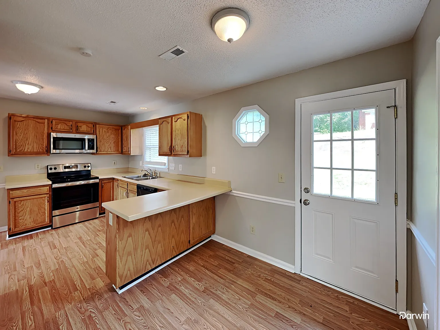 4 bed, 2.5 bath, 1590 sqft, $2,055 — Photo 3