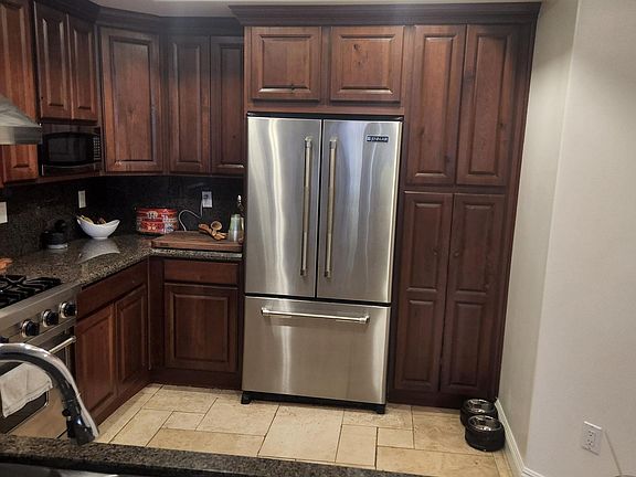5th image of 12044 Hoffman St #202