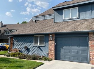 2925 SW Foxcroft 2 Ct, Topeka, KS 66614