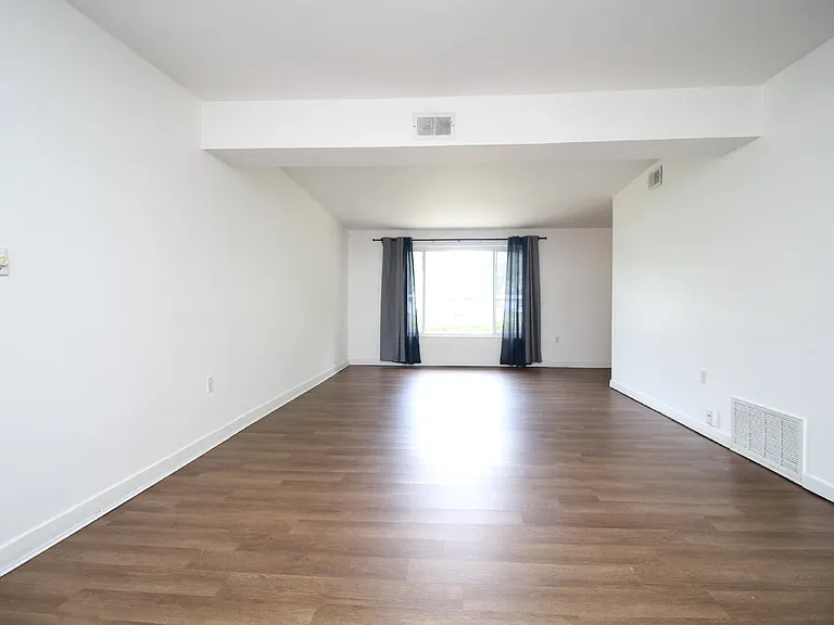 3875 Arbutus Dr — Photo 4