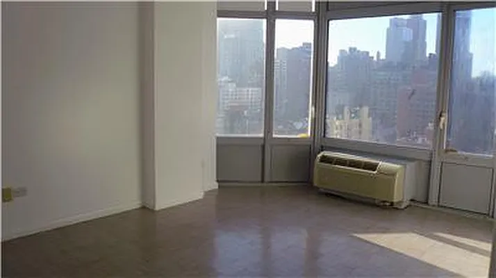 Rented by Akam Sales and Brokerage | media 10