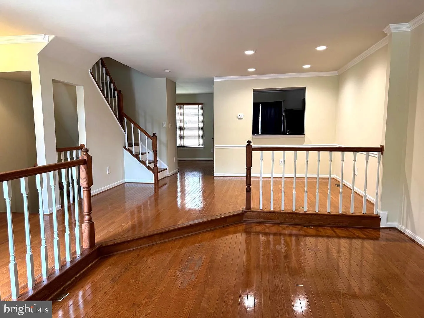 3 bed, 3.5 bath, 1456 sqft, $3,300 — Photo 3