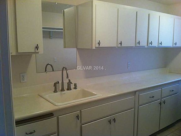 5th image of 3046 Redwood St
