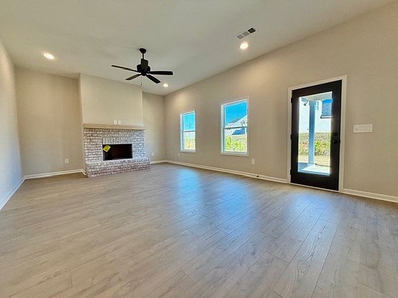 3rd image of 1005 Catherine Dr