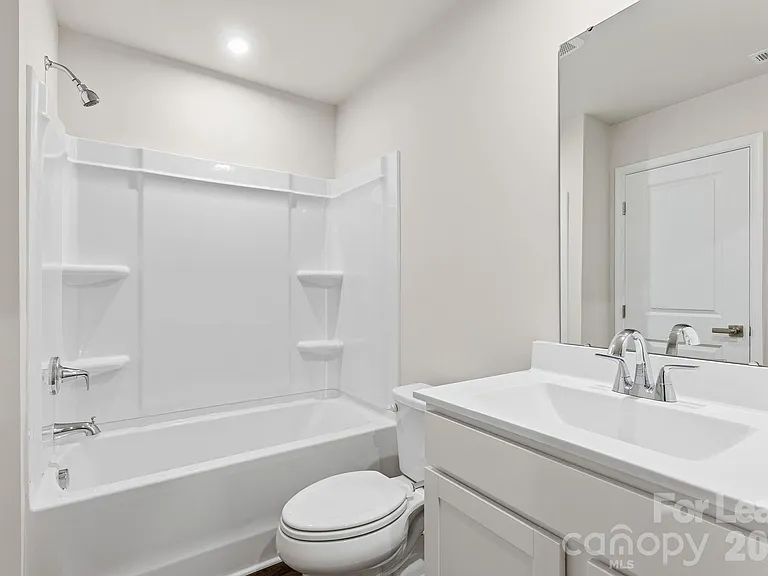 7024 Capstan Ter — Photo 32