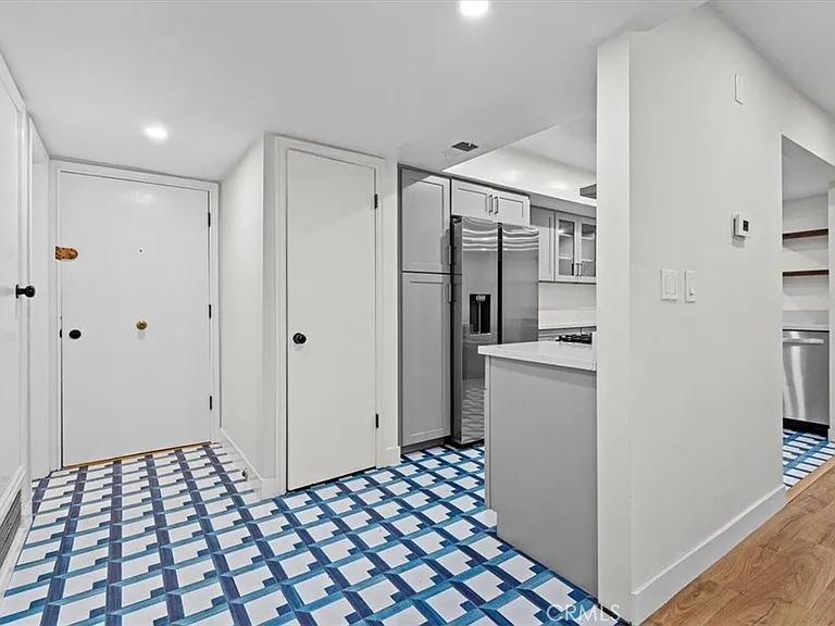 6752 Hillpark Dr #303 — Photo 7