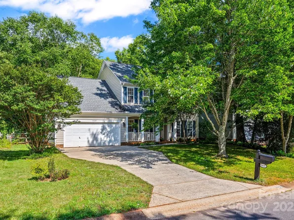 7029 Scuppernong Ct, Charlotte, NC 28215