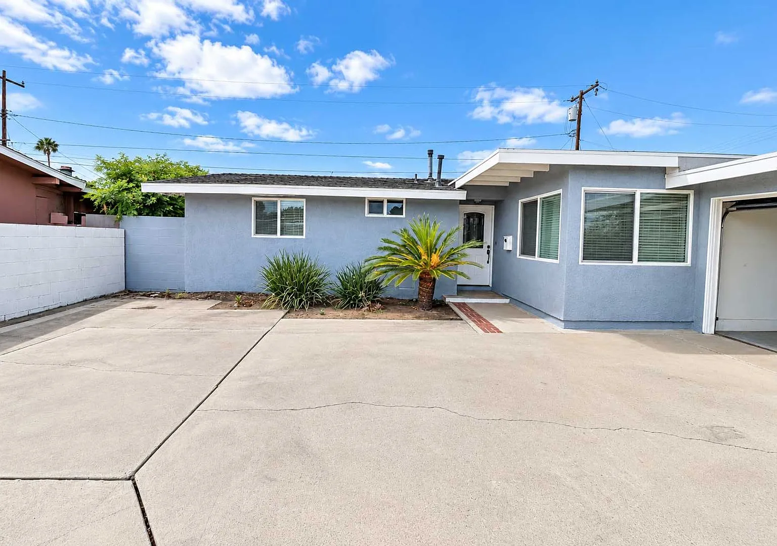 Beautifully Renovated Single-Story Anaheim Home with Private Pool — Photo 2