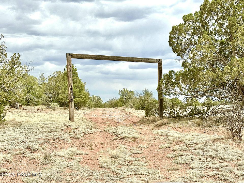 64735 N Flaming Star Dr, Seligman, AZ 86337 | MLS #1073812