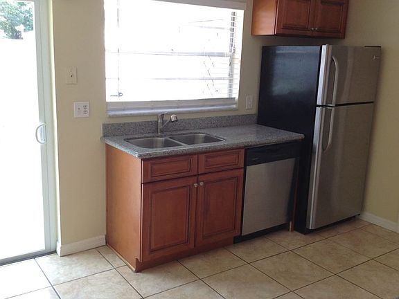 3rd image of 7939 Woodglen Cir