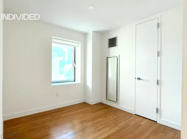 303 East 33rd Street image 7 of 16