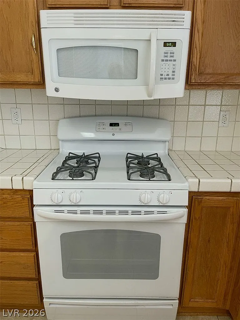 3 bed, 2.5 bath, 2316 sqft, $2,350 — Photo 4
