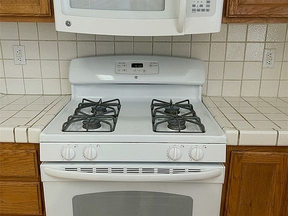 4th image of 3496 Meridale Dr