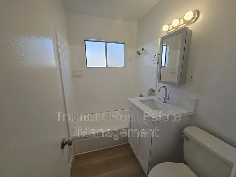 328 W Loraine St #9 — Photo 11