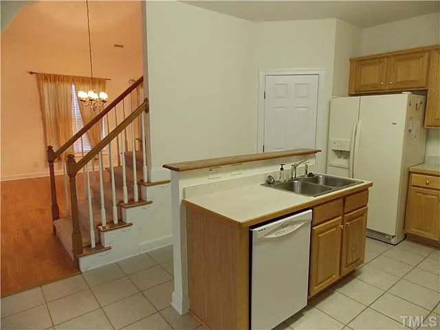3 bed, 1742 sqft, $1,745 — Photo 3