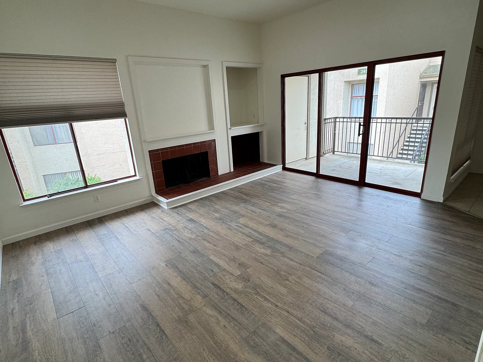 2 bed, 932 sqft, $3,300 — Photo 1