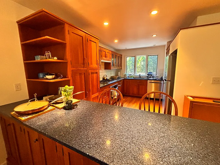 8 Bond St — Photo 6