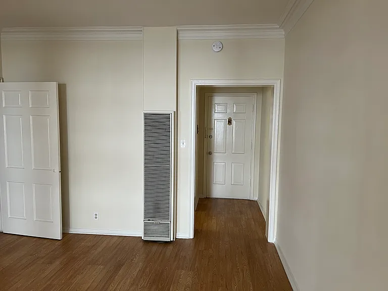 335 1/2 S Berendo St #AC405 — Photo 7