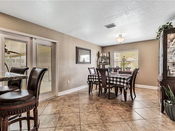 4th image of 350 Sterling Dr