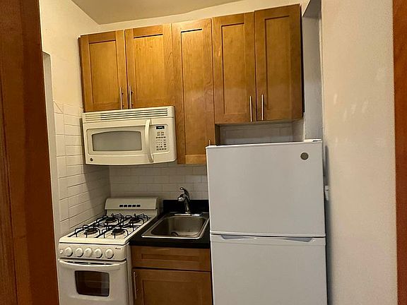 3rd image of 333 E 89th St APT 2B