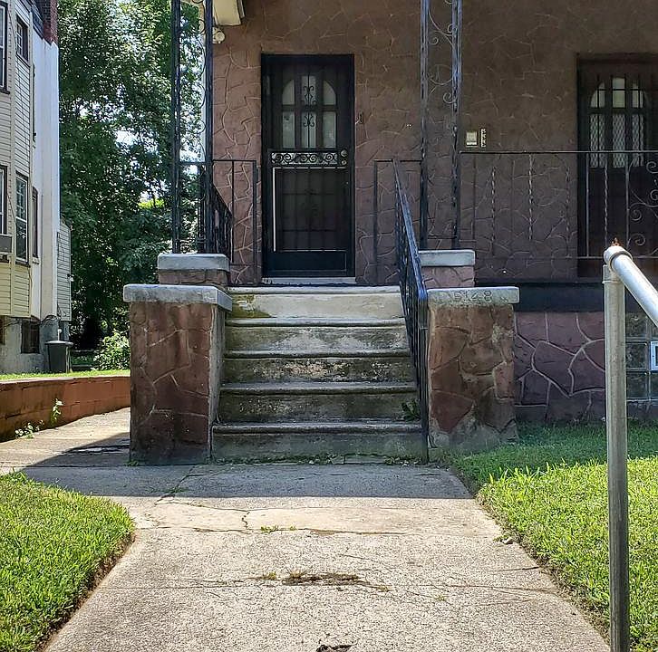 1st image of 6148 W Columbia Ave APT 1
