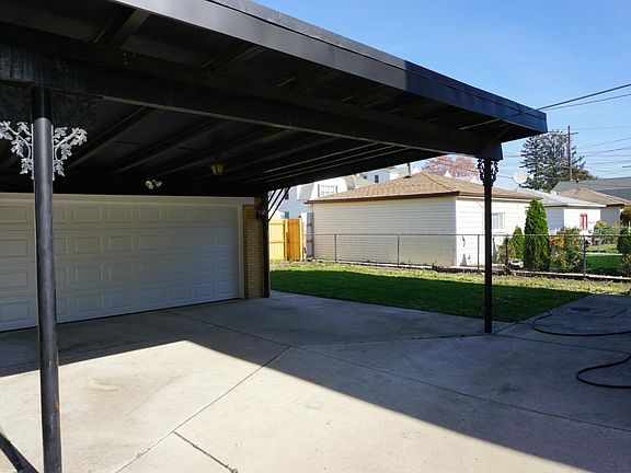 Outside parking and yard