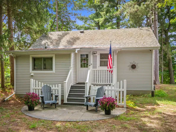 W5533 Hillcrest Blvd, Wild Rose, WI 54984