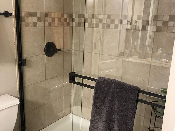 4th image of 821 Willow Pointe Cir