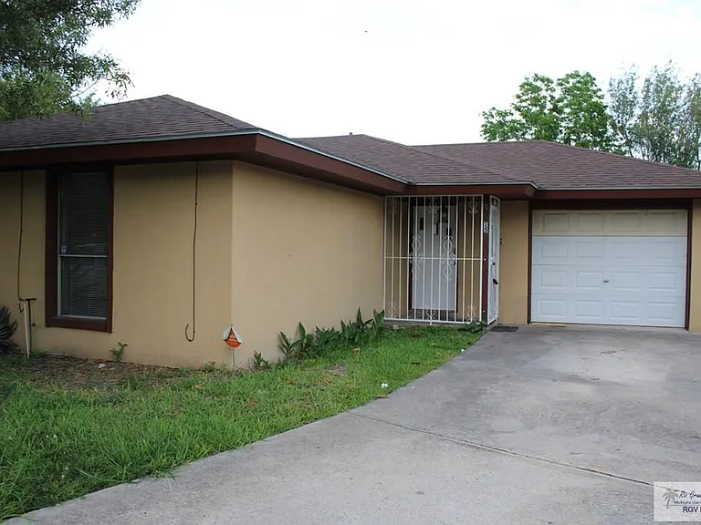15 Corine Cir — Photo 2