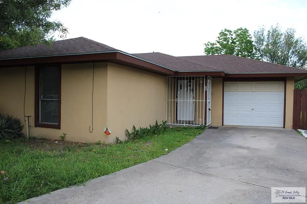 Building Photo - 15 Corine Cir