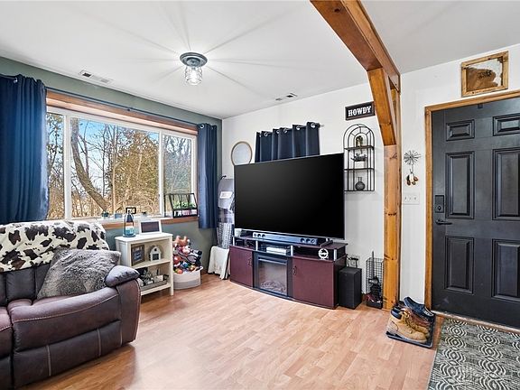 5th image of 832 E Jackson Rd