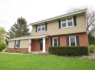 21995 King Arthurs Ct, Brookfield, WI 53045