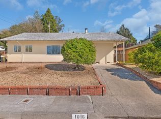 1016 Sunnyside Dr, Healdsburg, CA 95448