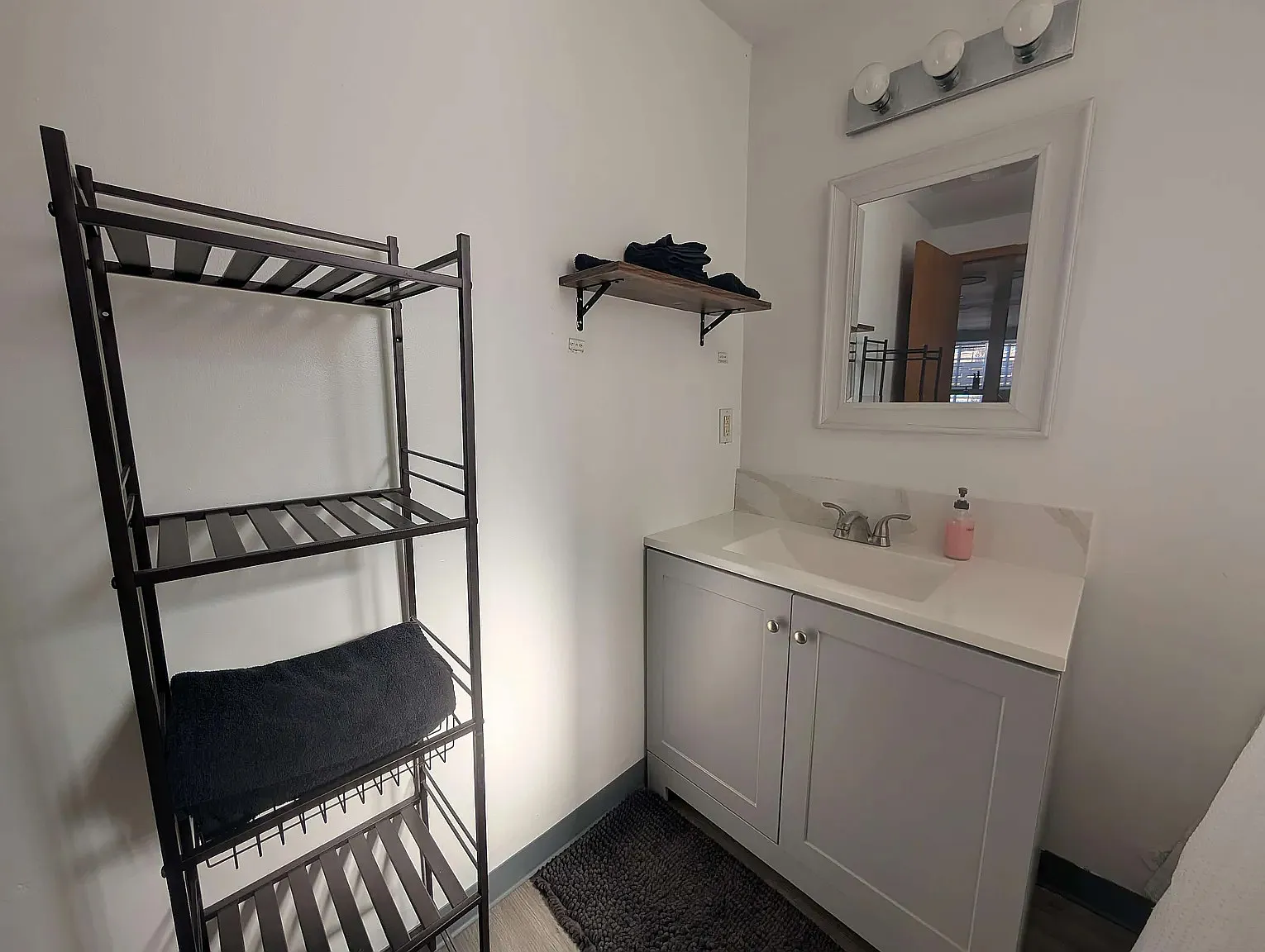 1 bed, 550 sqft, $1,950 — Photo 3