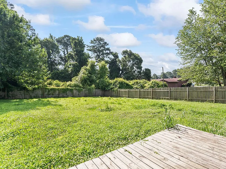 102 Sterling Rd — Photo 25