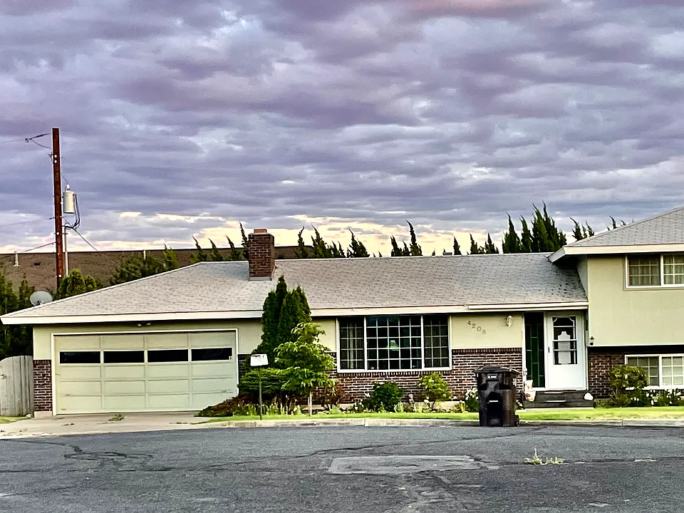4208A Bell Ave