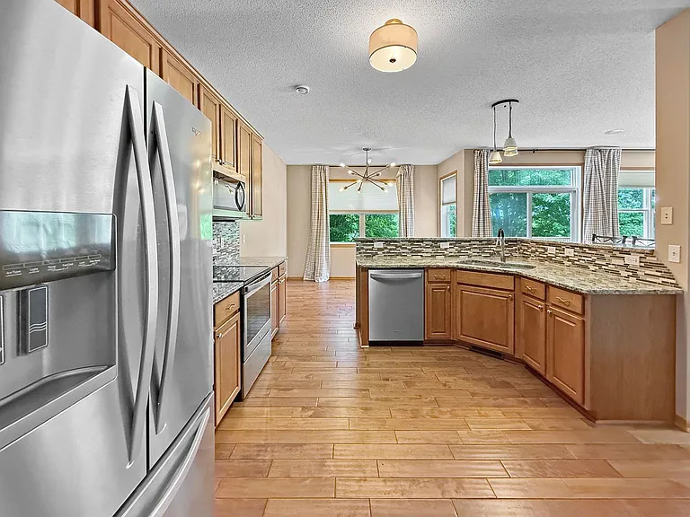 815 Newberry Ln — Photo 8