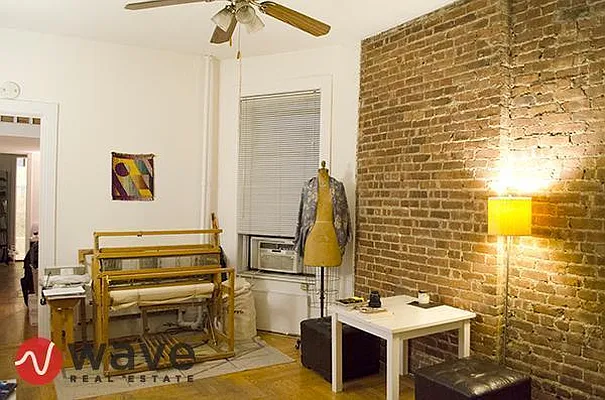 Rented by Wave Real Estate Group | media 18