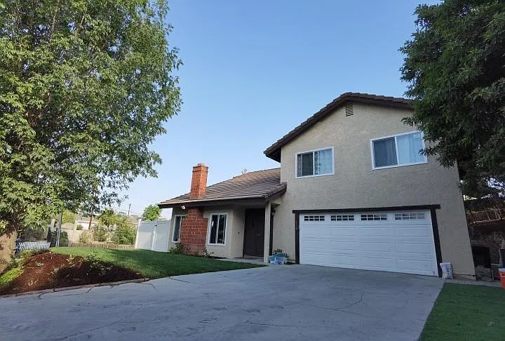 4 bed, 2.5 bath, 2161 sqft, $4,400 — Photo 2
