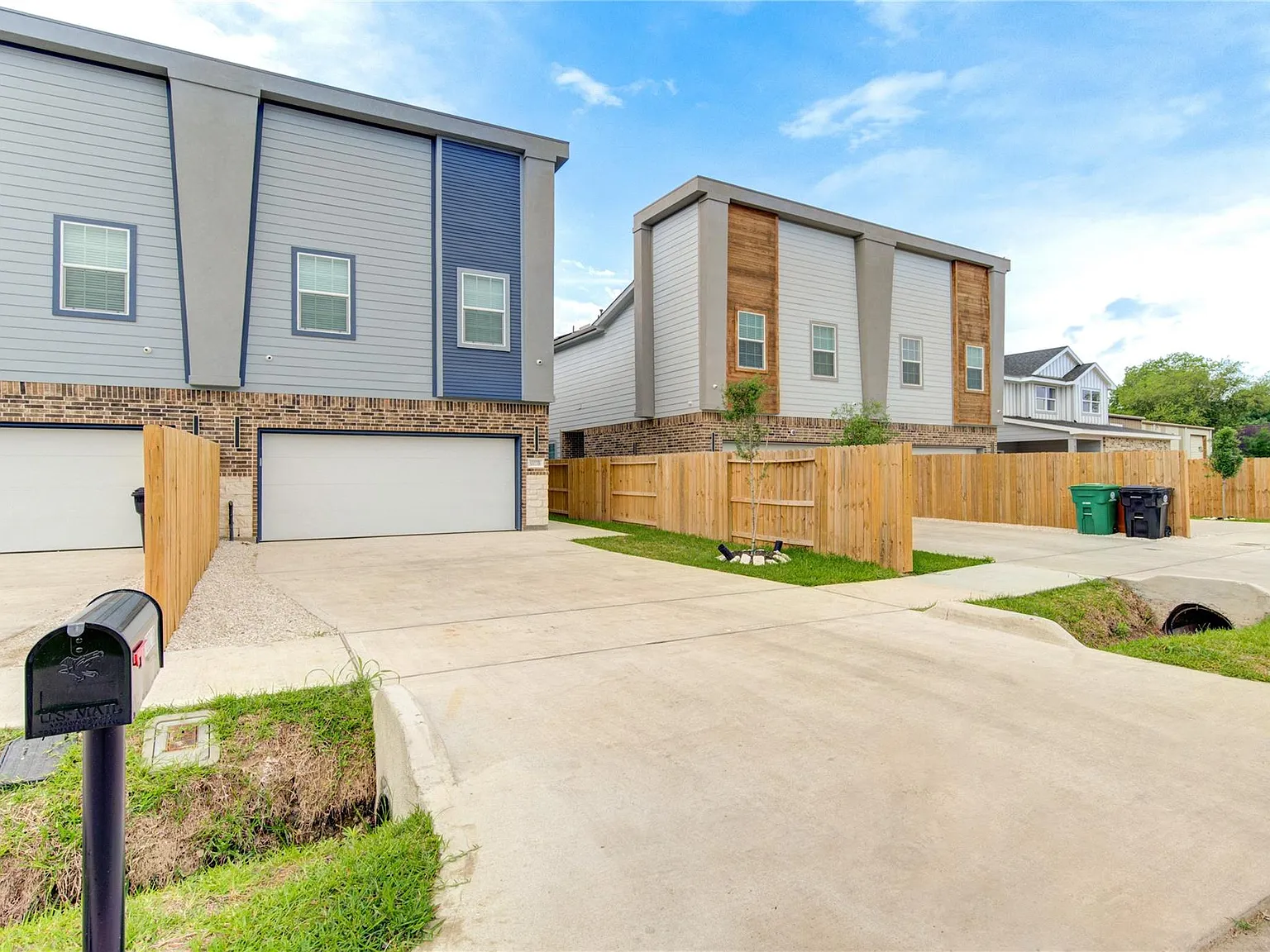 4 bed, 2.5 bath, 1970 sqft, $3,000 — Photo 2