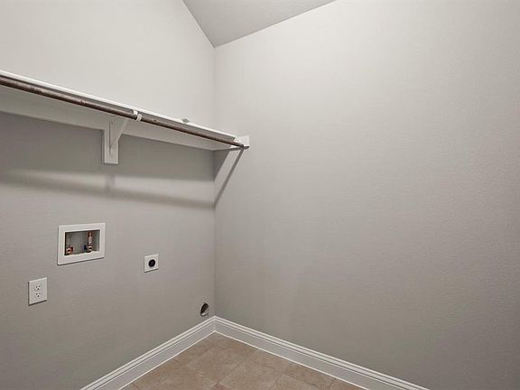 5th image of 1438 Waweenoc Ave