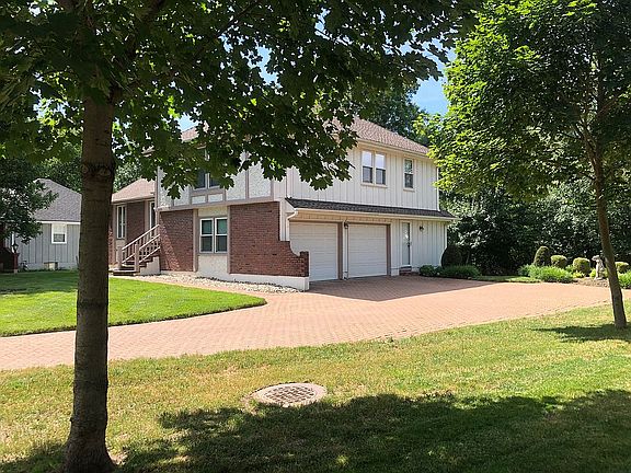 2nd image of 1221 NE Sunny Creek Ln