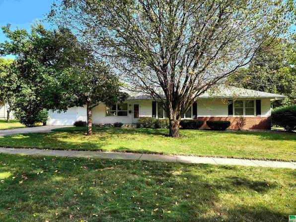 904 S Adams St, Rock Rapids, IA 51246