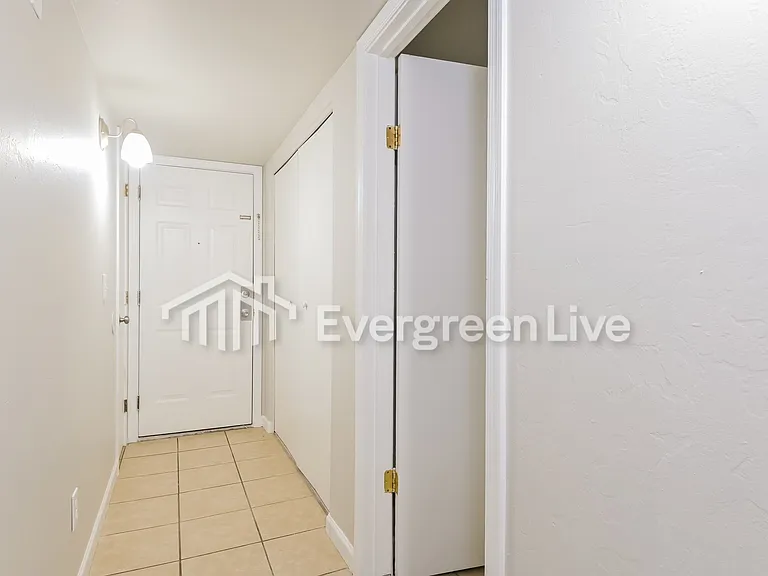 149 W Lee St — Photo 13