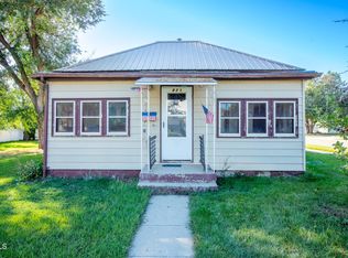 821 3rd Ave W, Williston, ND 58801
