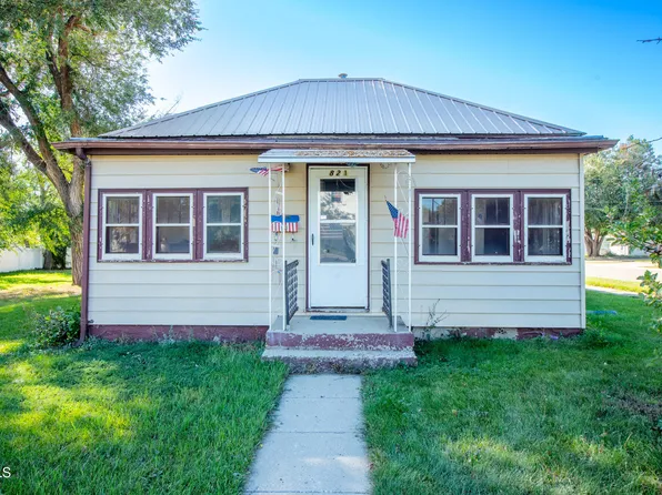 821 3rd Ave W, Williston, ND 58801