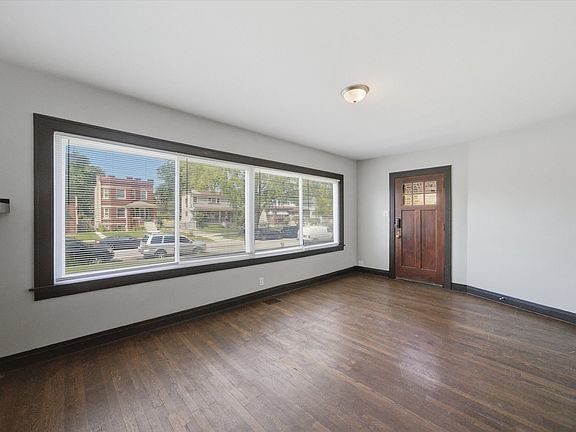 3rd image of 2423 N Newland Ave